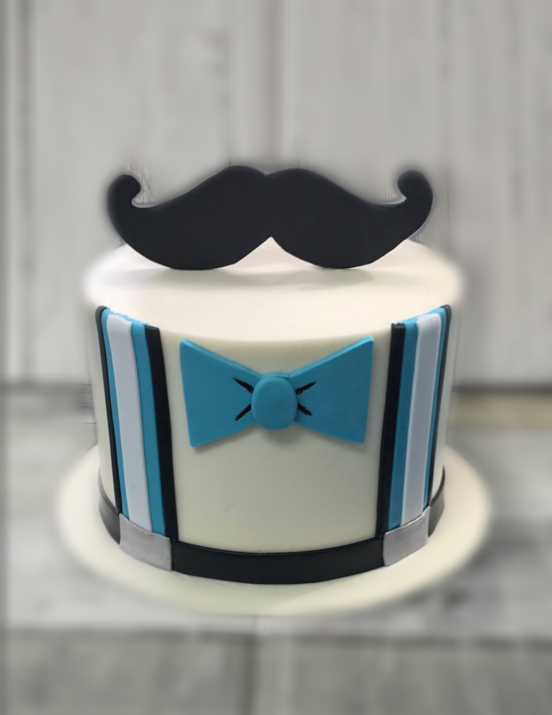 Sugarlab Cakes - Little Man Mustache birthday cake 🎂🎊 #sugarlabcakes  #littleman #littlemantheme #littlemancake #mustache #mustachecake  #sugarpaste #instafood #instapastry #instacakes #birthday #birthdaycake  #fondantcake #sugart #zaxaropasta ...